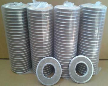 Many toroidal shape filter discs packed with plastic bags
