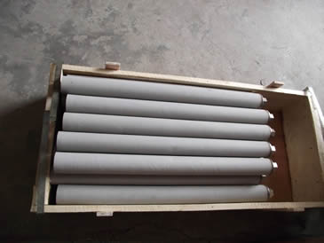 Many sintered stainless steel powder filter elements packed in wooden carton